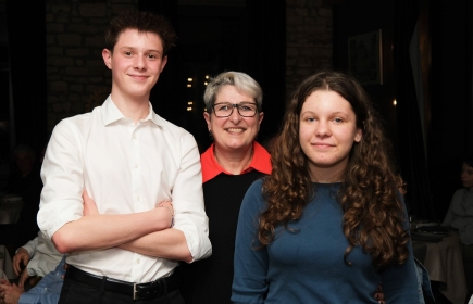 Auguste et Margot avec Laurence Brunin, responsable Jeunesse du club